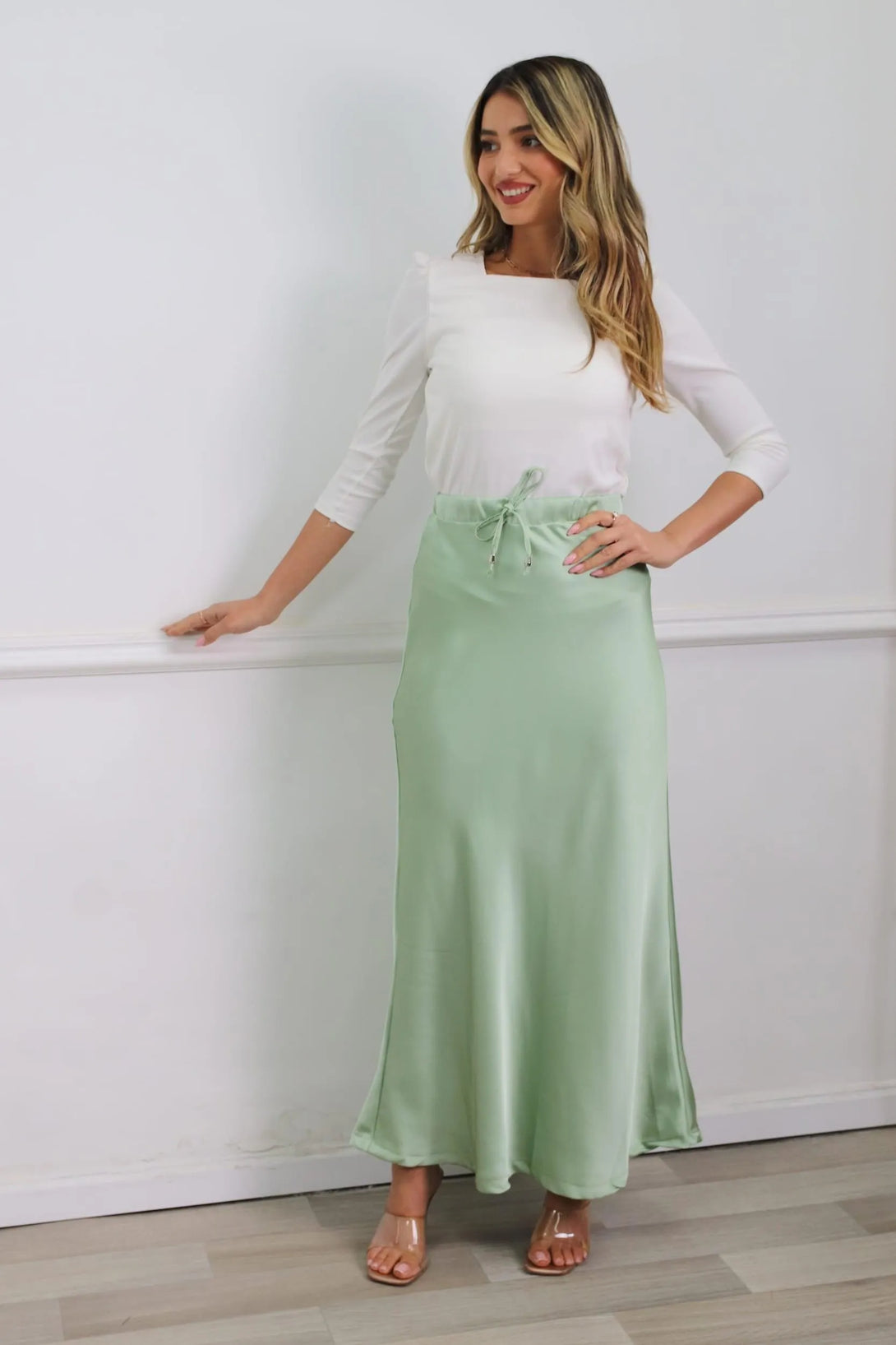 חצאית סאטן קיילי - דתייה אונליין