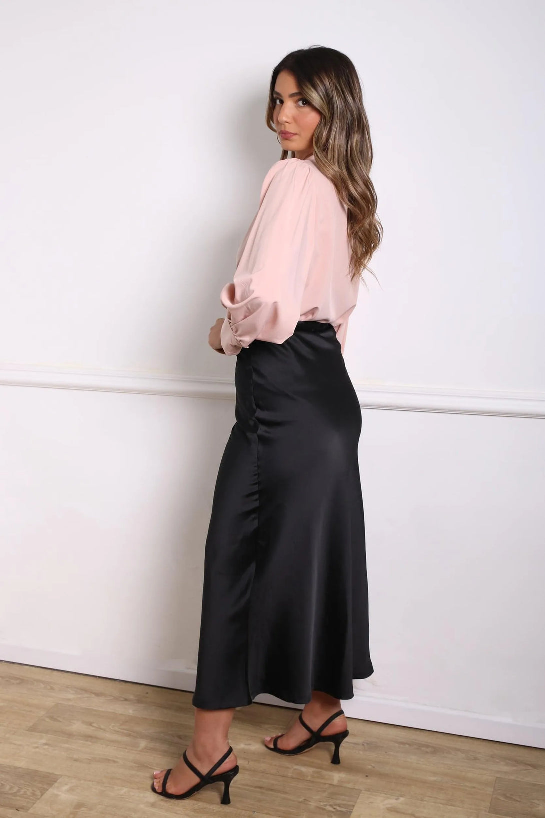 חצאית סאטן קיילי - דתייה אונליין