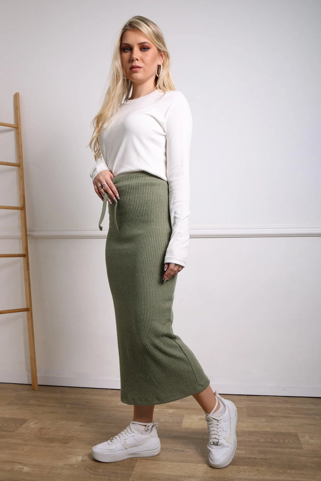 חצאית סריג בייסיק - דתייה אונליין