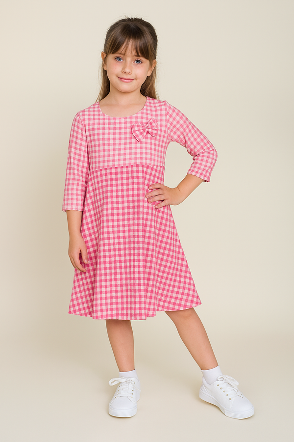 שמלה ורודה קוביות