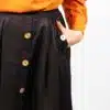 חצאית כפתורים שחורה